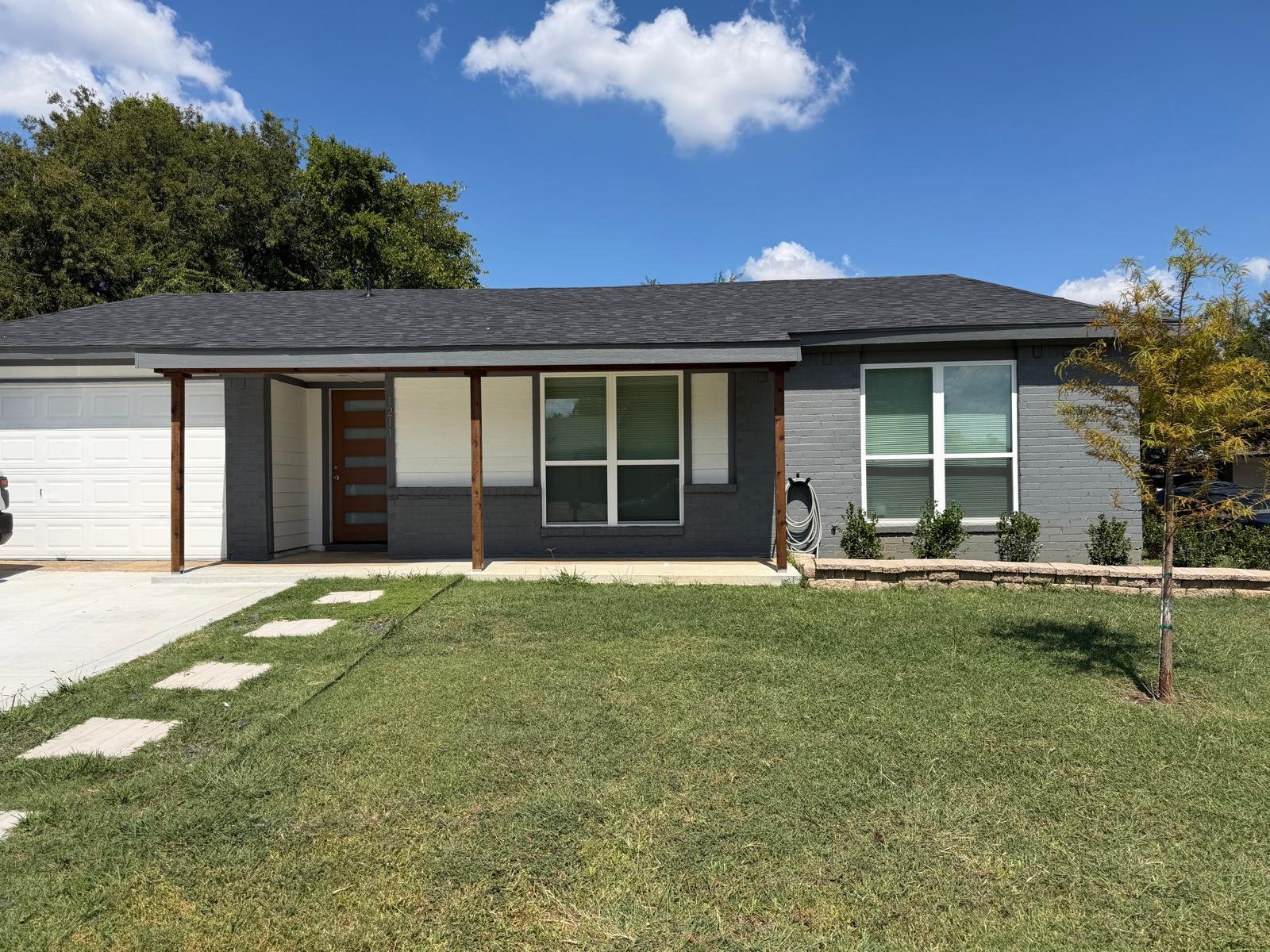 Arlington House: 1211 Cedar Hill Ln
