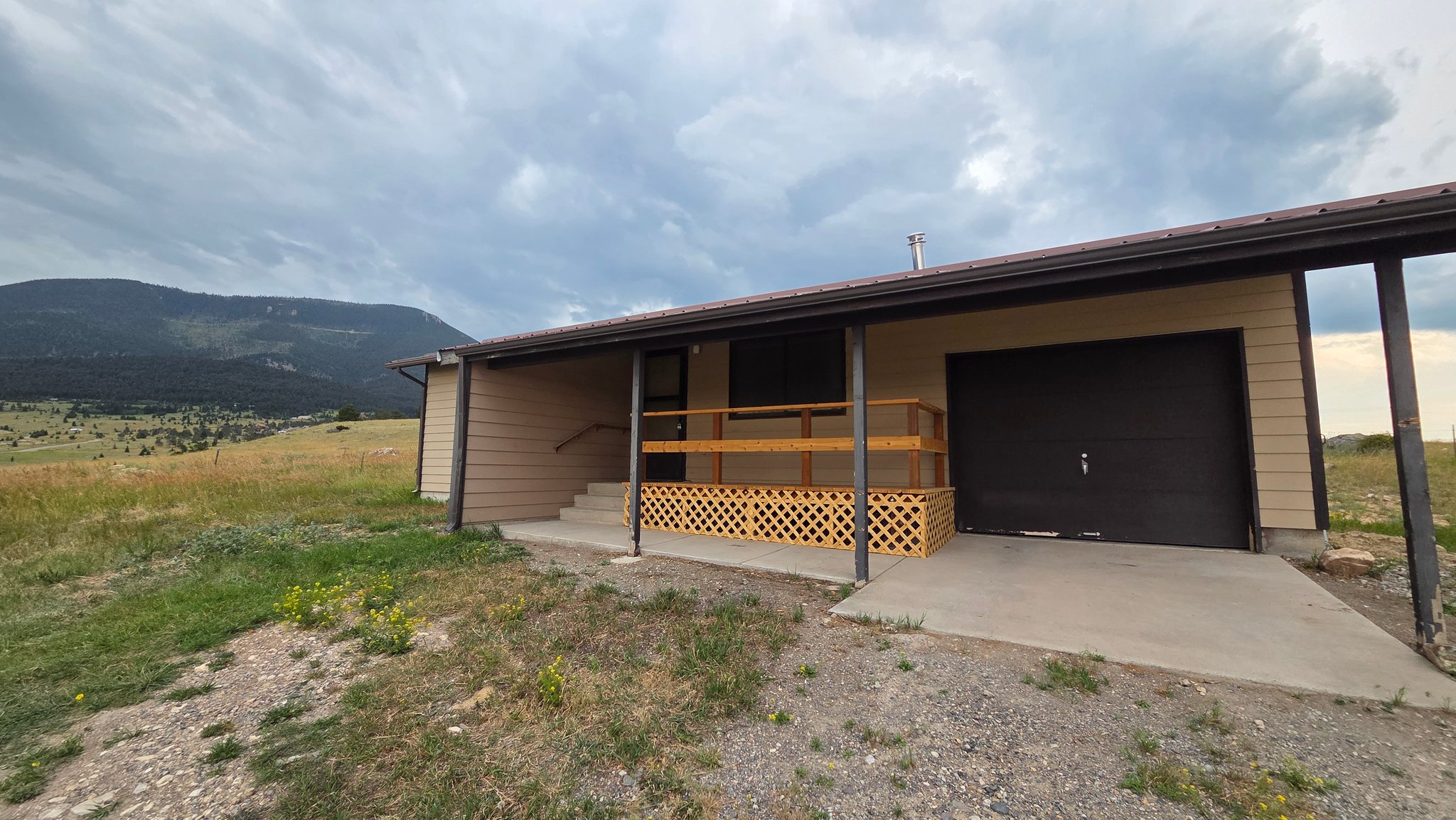 Livingston House: 40 Outlaw Hill Road