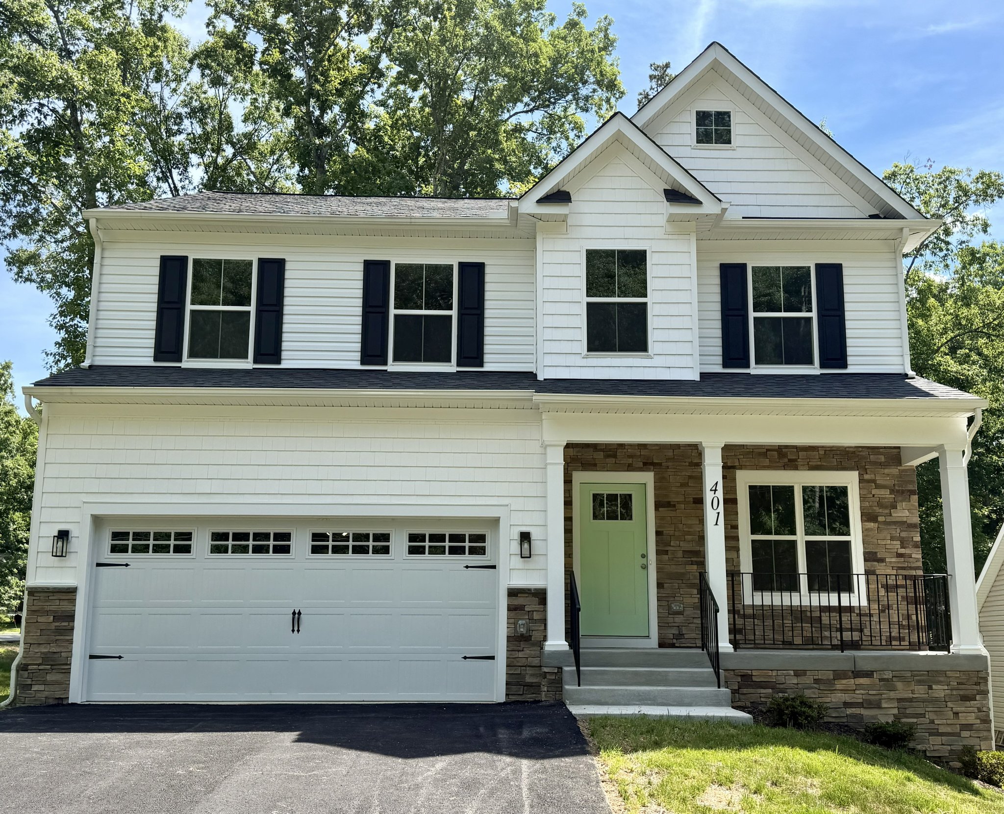 Locust Grove House: 401 Birdie Rd