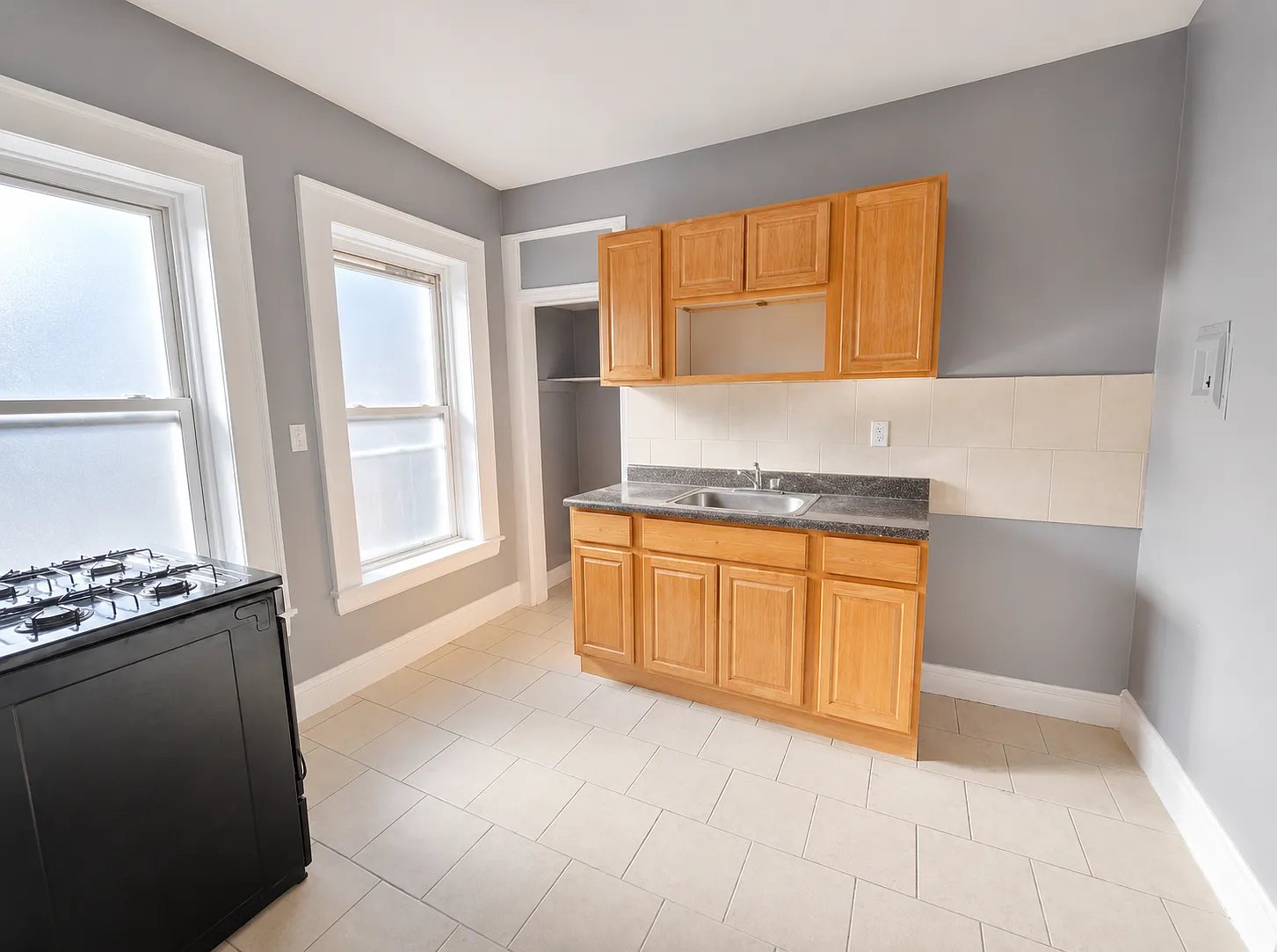 Newark Apartment: 322 Park Ave