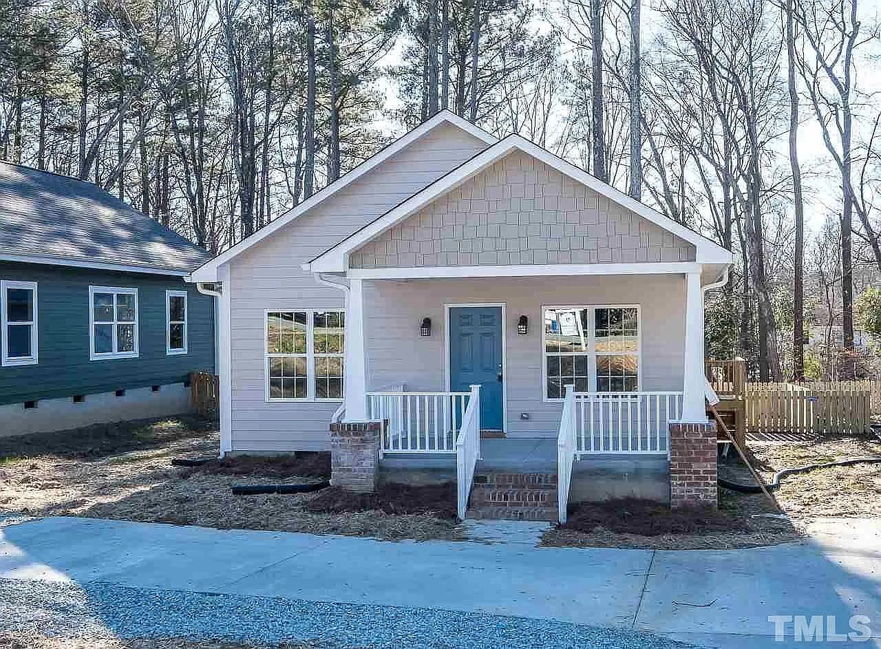 Durham House: 2612 Holloway St