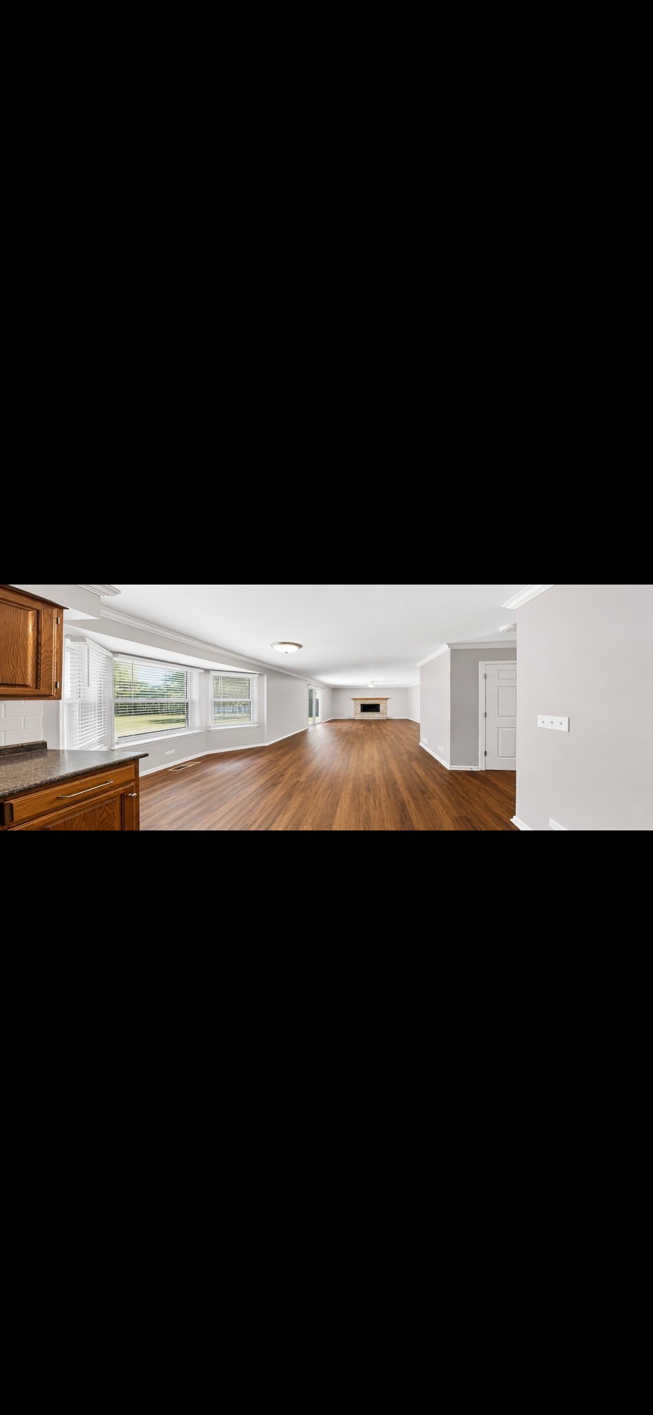 North Aurora House: 221 Magnolia Dr