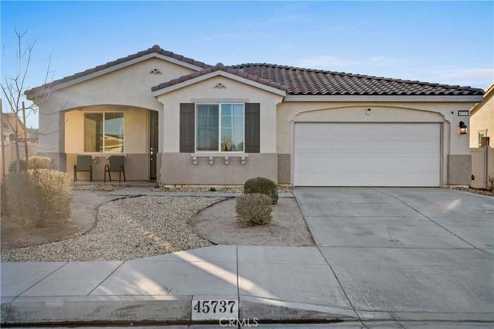 Lancaster House: 45737 Chama Dr