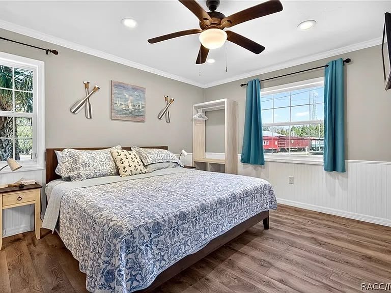 Crystal River House: 110 NE Crystal St