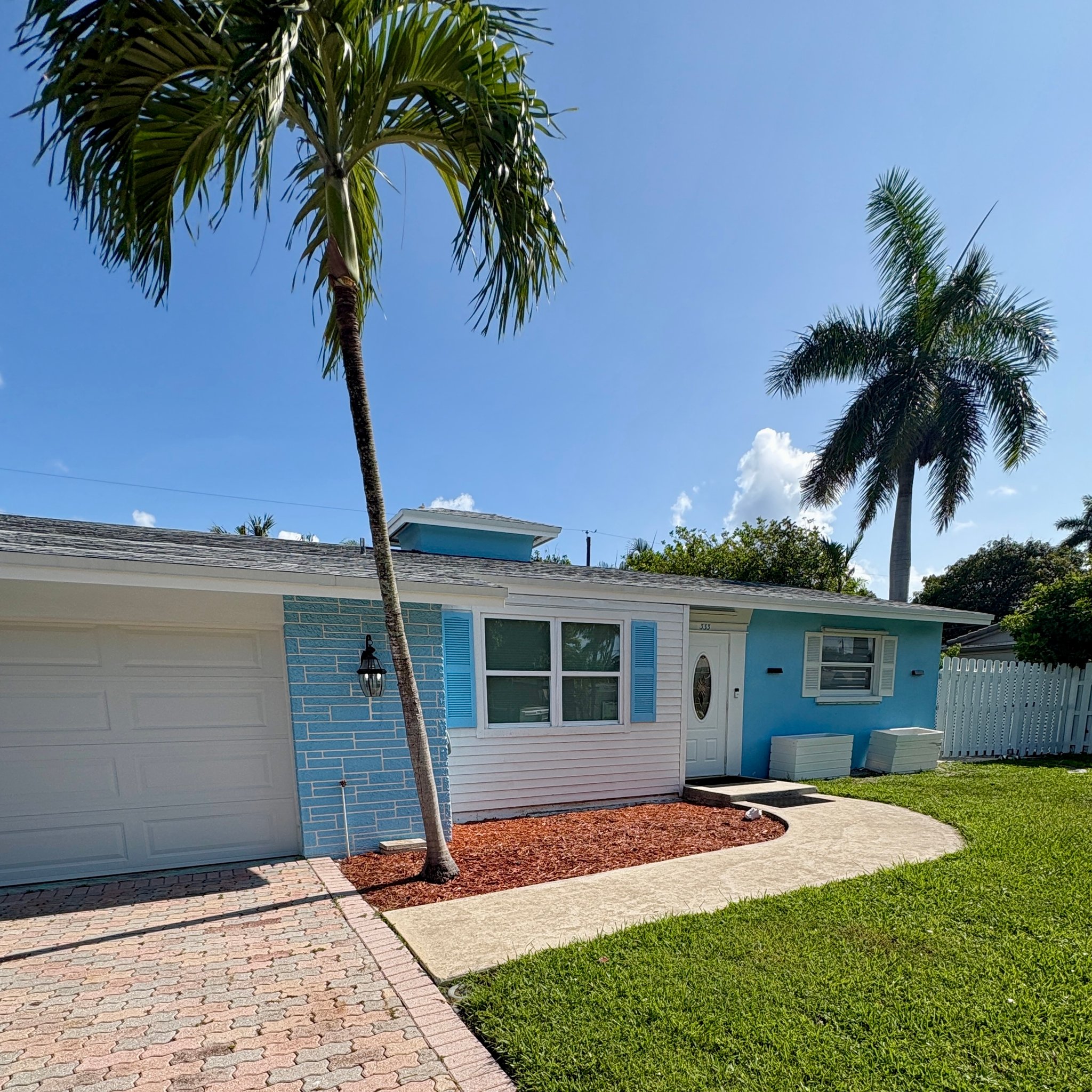 Boca Raton House: 333 NE 24th St
