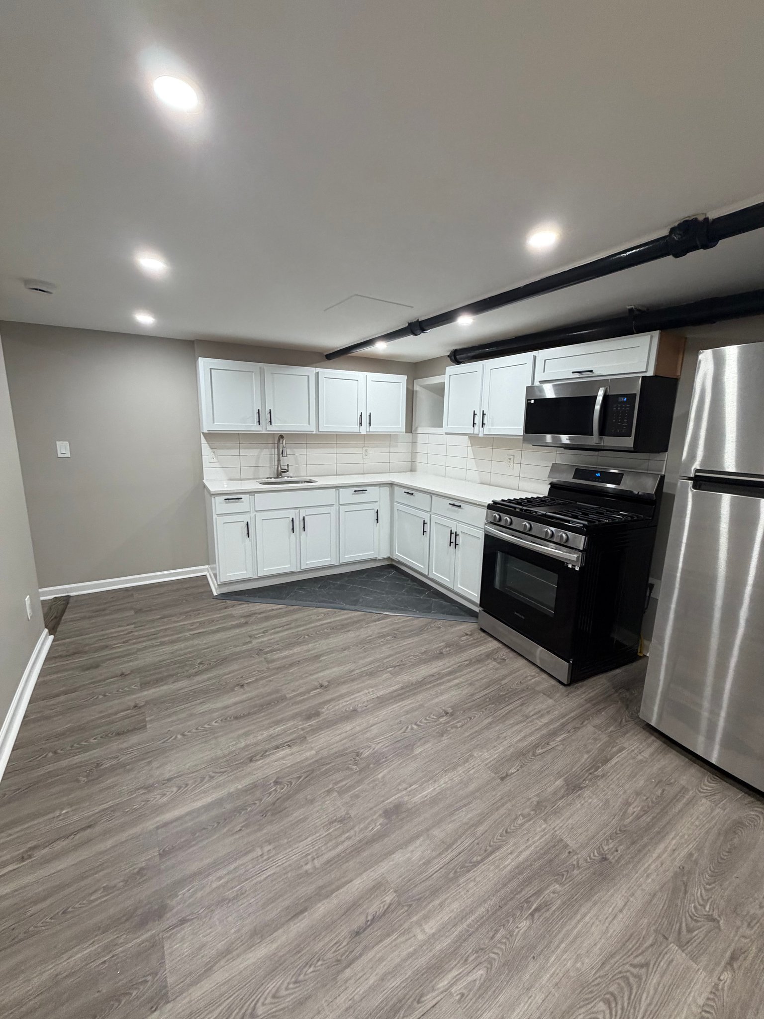 East Orange Apartment: 131 S Harrison St