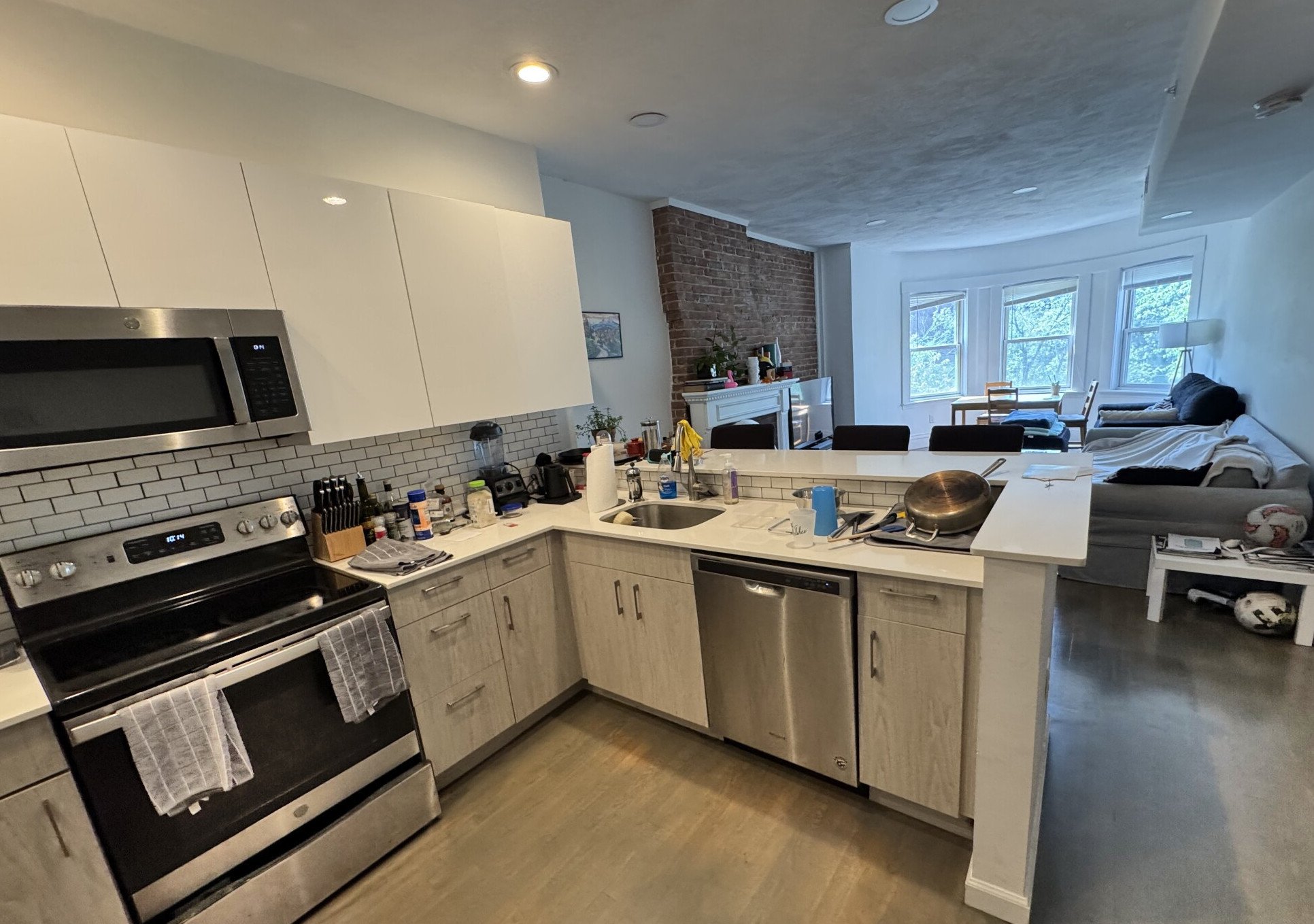 Brookline Apartment: 1406 Beacon St.
