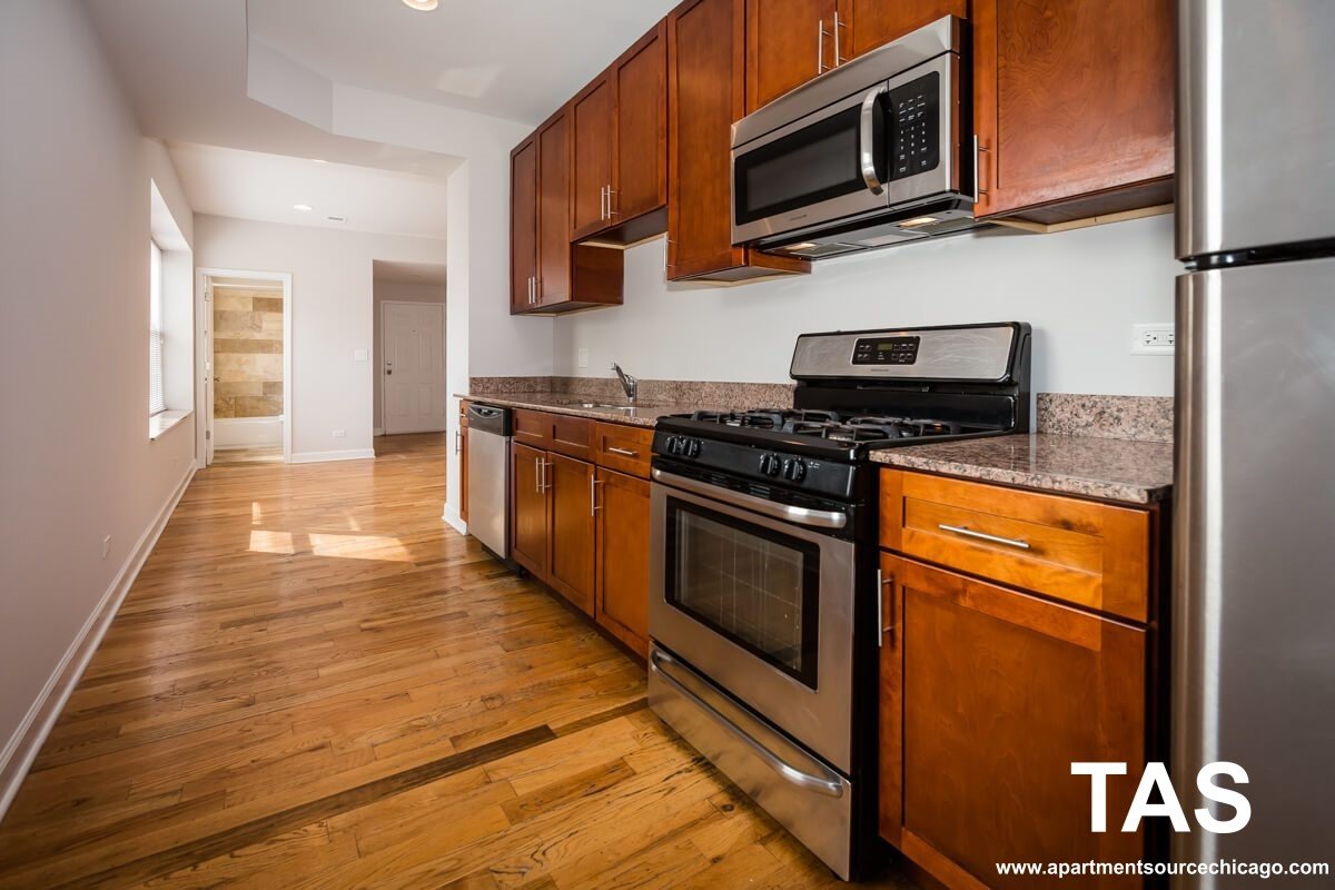Chicago Apartment: 7225 North Rogers Ave