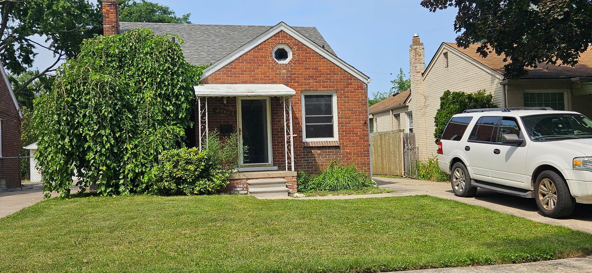 Harper Woods House: 20665 Beaufait St.
