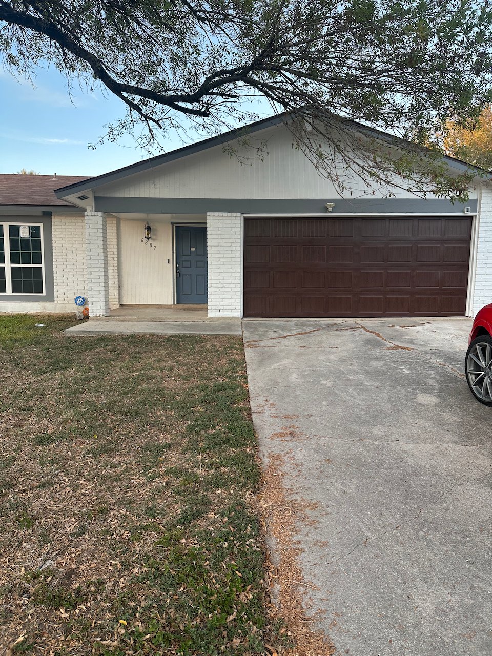 San Antonio House: 6807 Laguna Norte