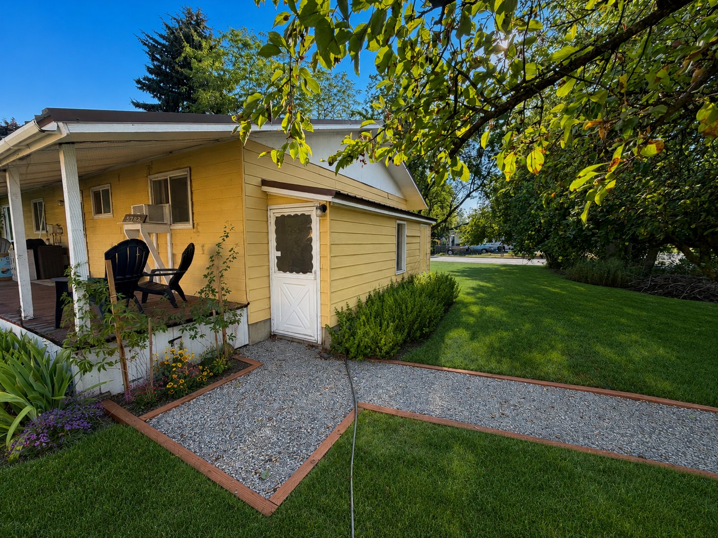 Hayden House: 9782 N Shaw St