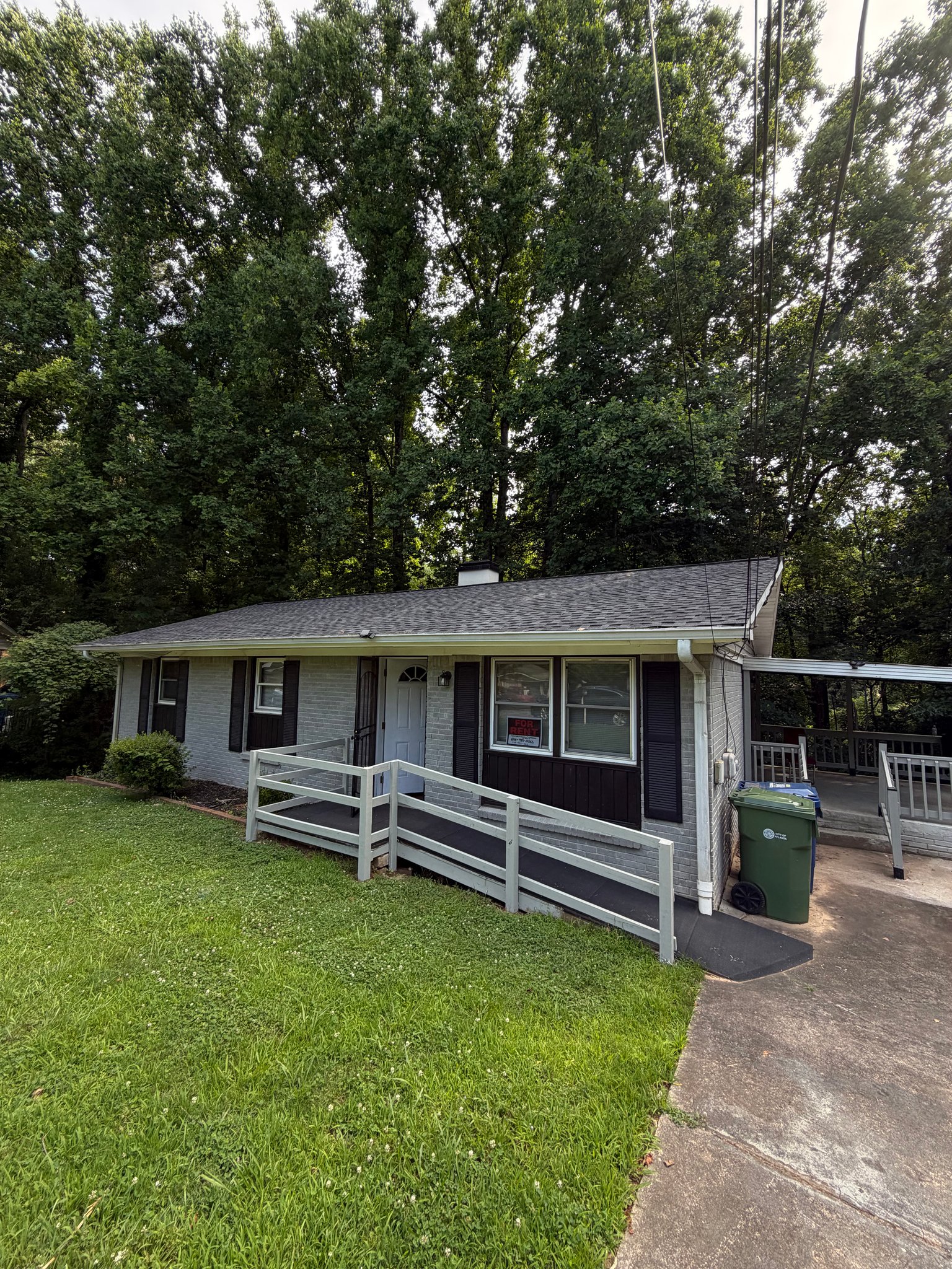 Atlanta House: 320 Whitworth Dr SW
