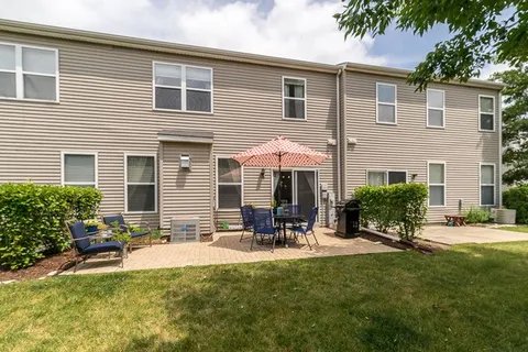 Aurora Townhome: 3907 Blackstone Dr