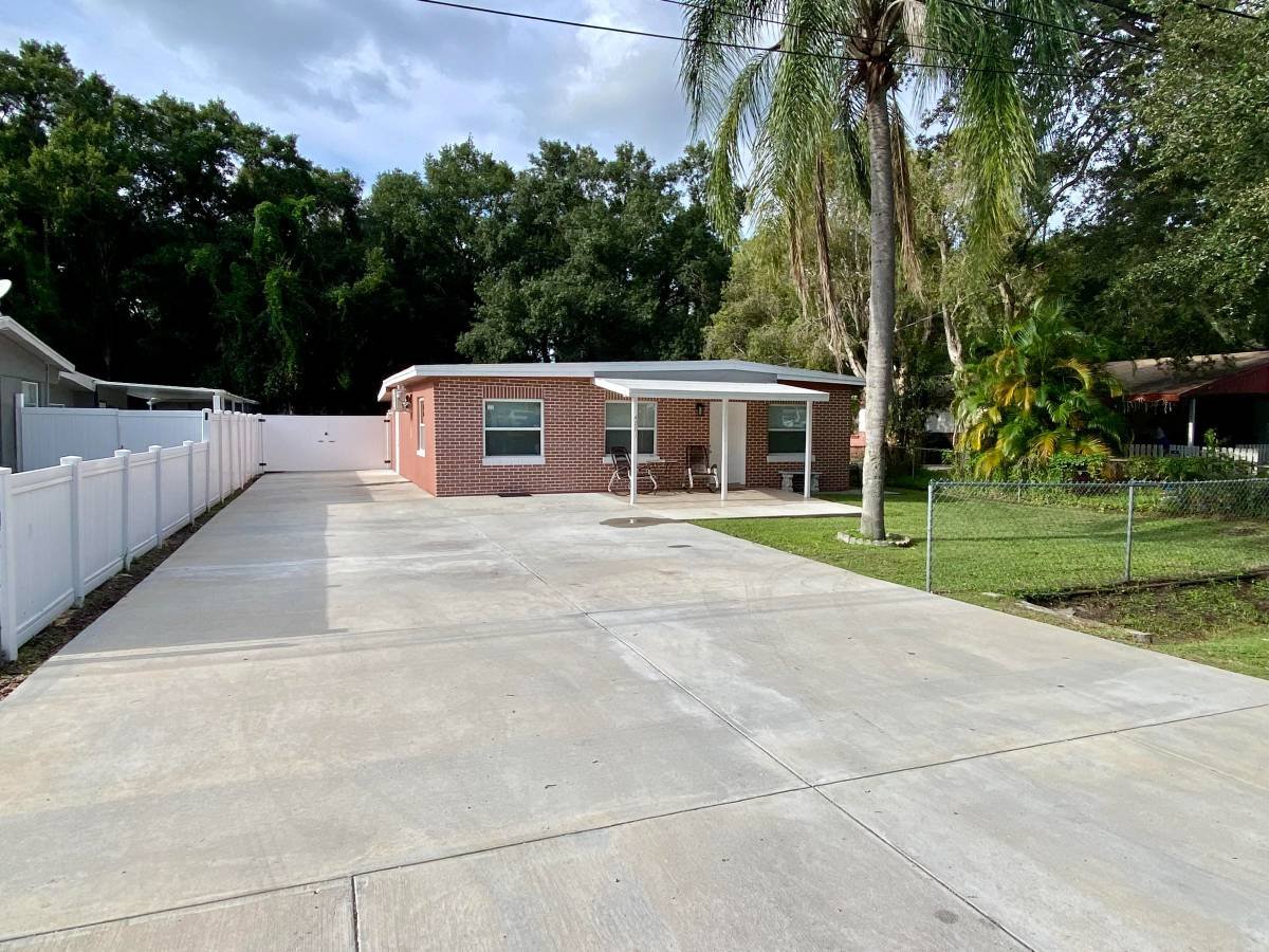 Tampa House: 4001 W Comanche Ave