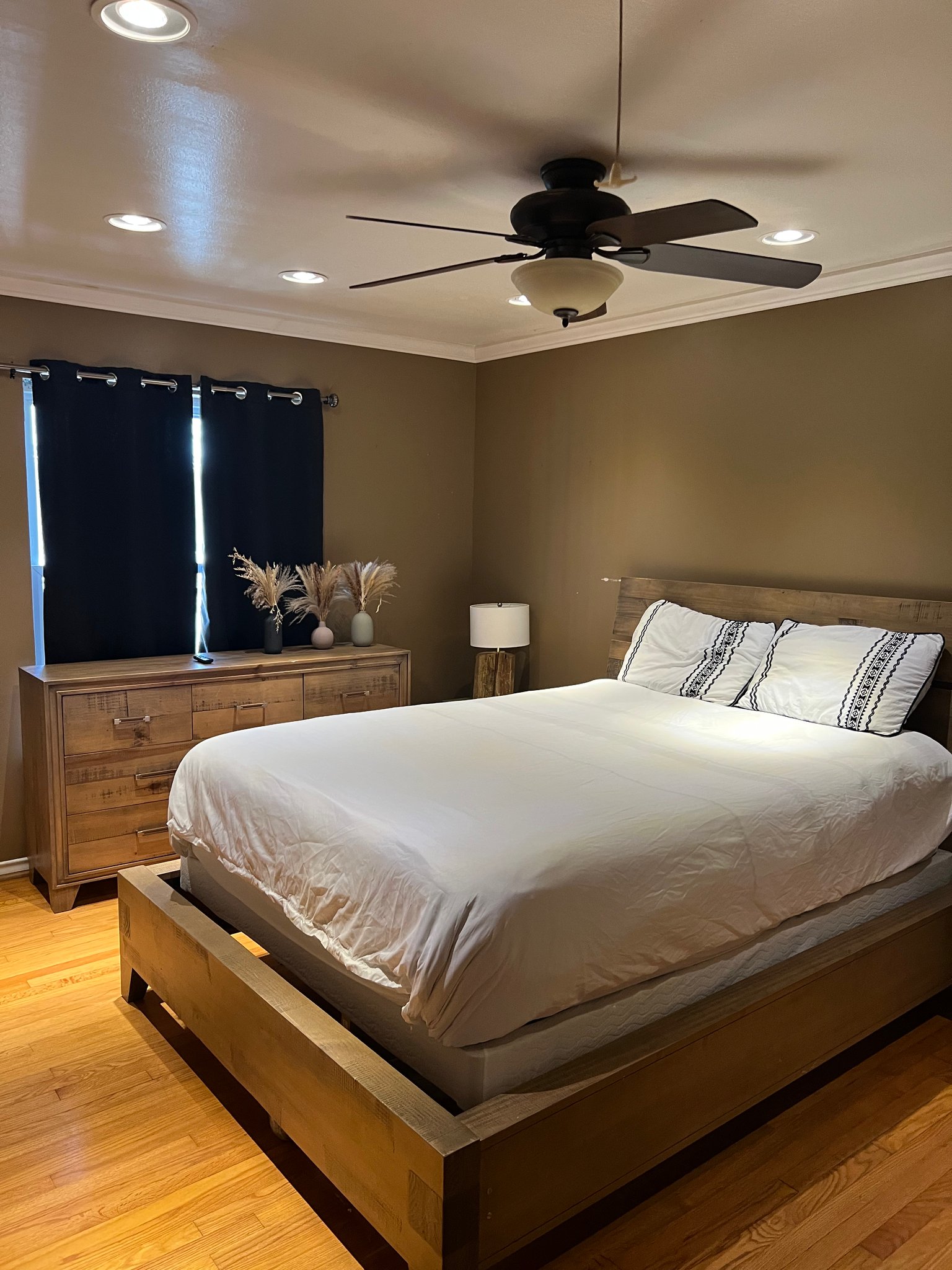 Dallas Single Room: 6537 E Mockingbird Ln