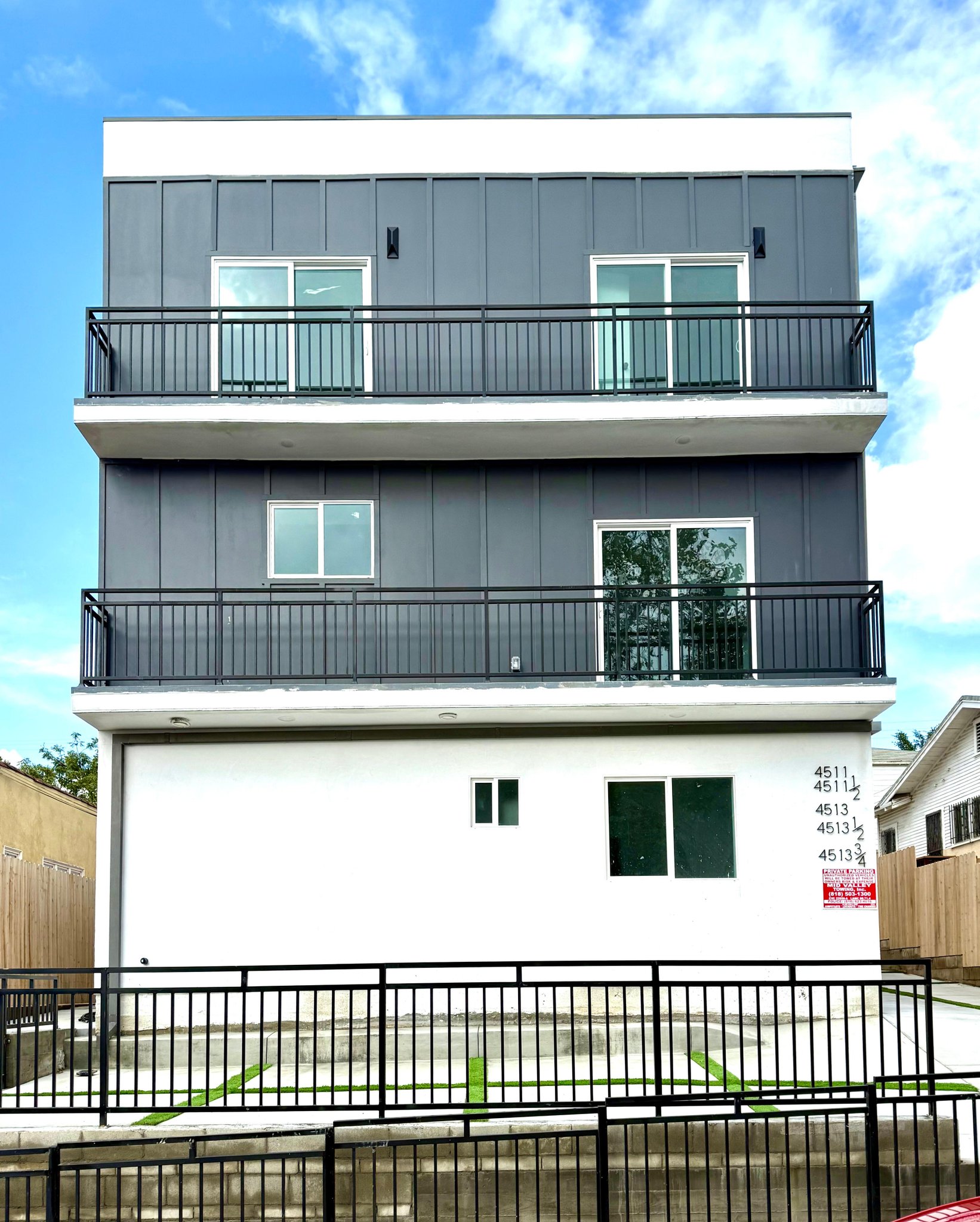 Los Angeles Apartment: 1615 2nd Ave