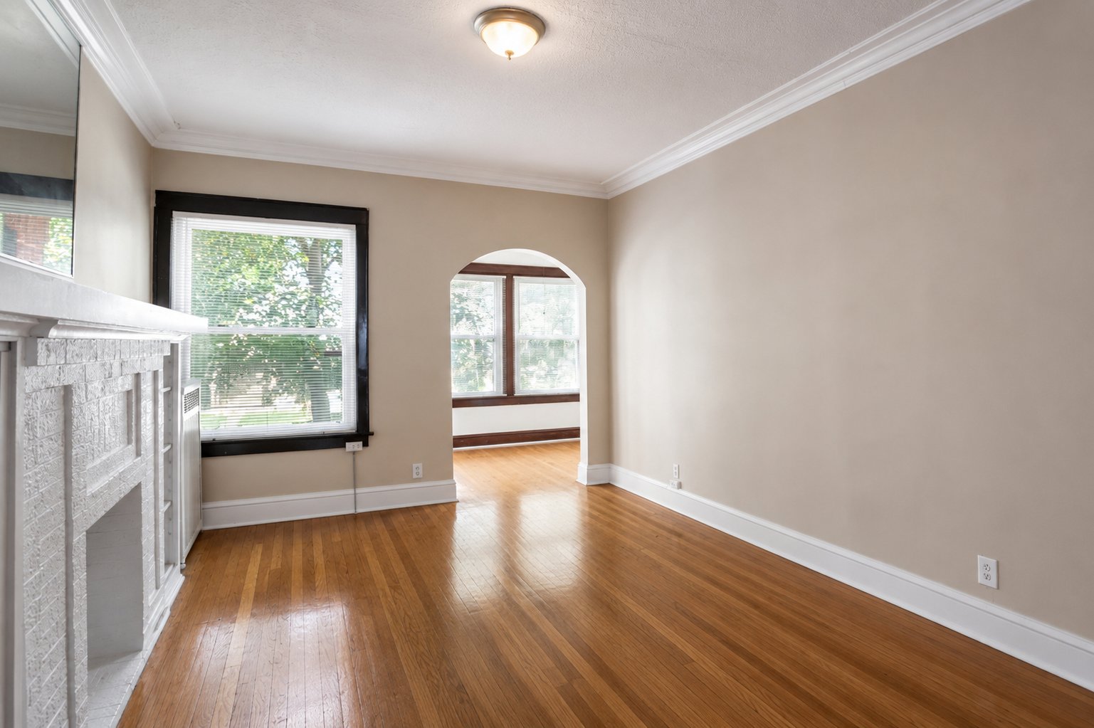 Chicago Apartment: 1528 E. 74th PL