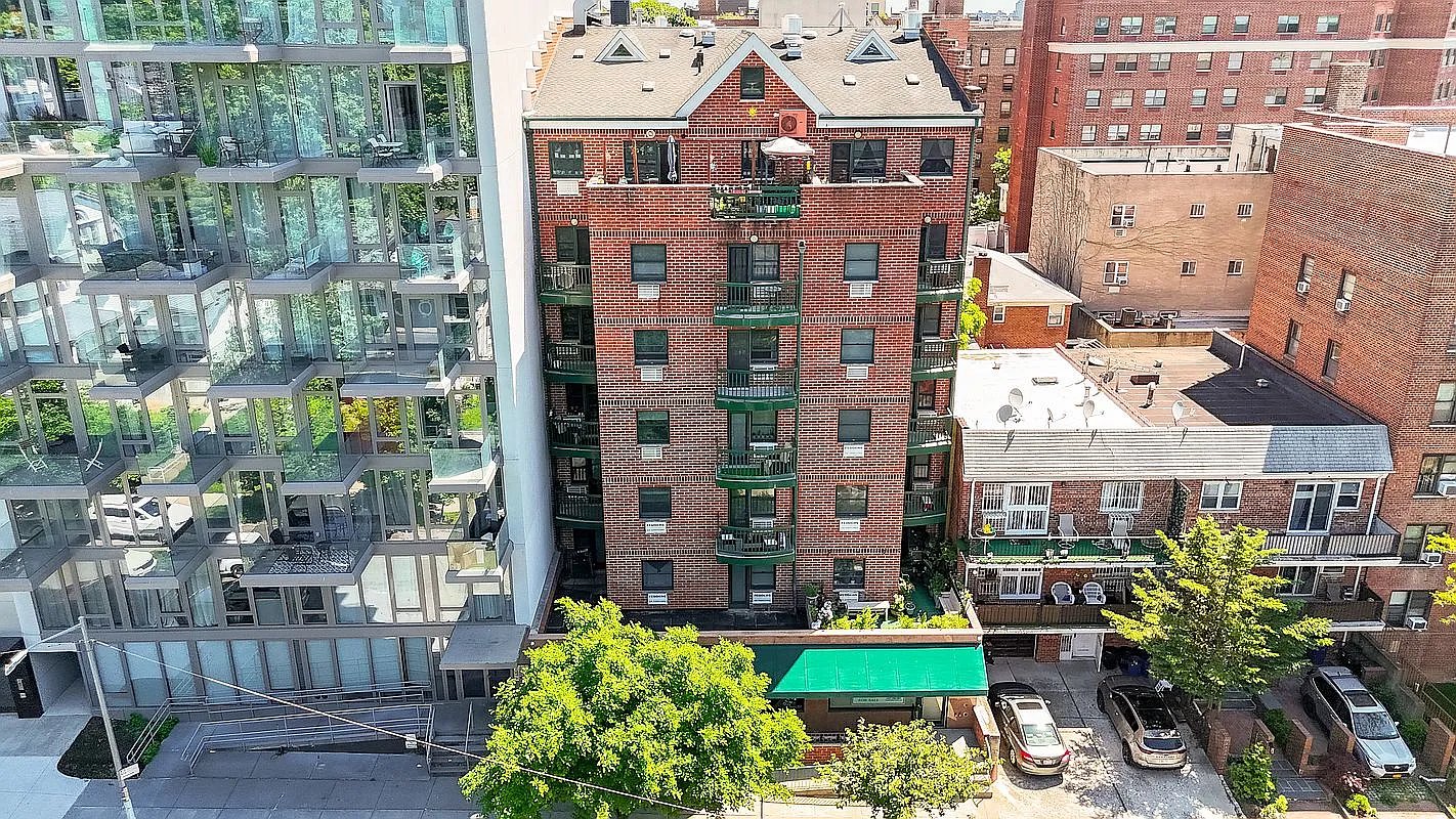 Richmondhill Apartment: 83-71 116th Street