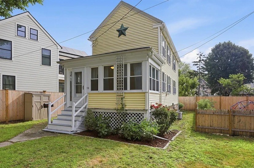 Melros House: 98 Grove St