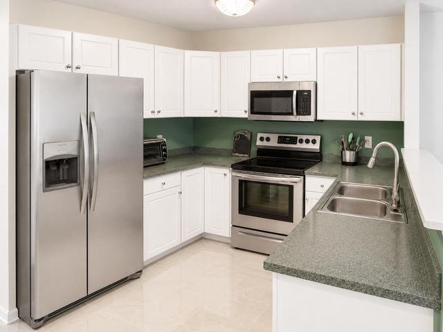 Wellington House: 1710 Shoreside Circle