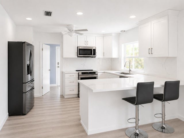 Boca Raton House: 1301 SW 8TH Street