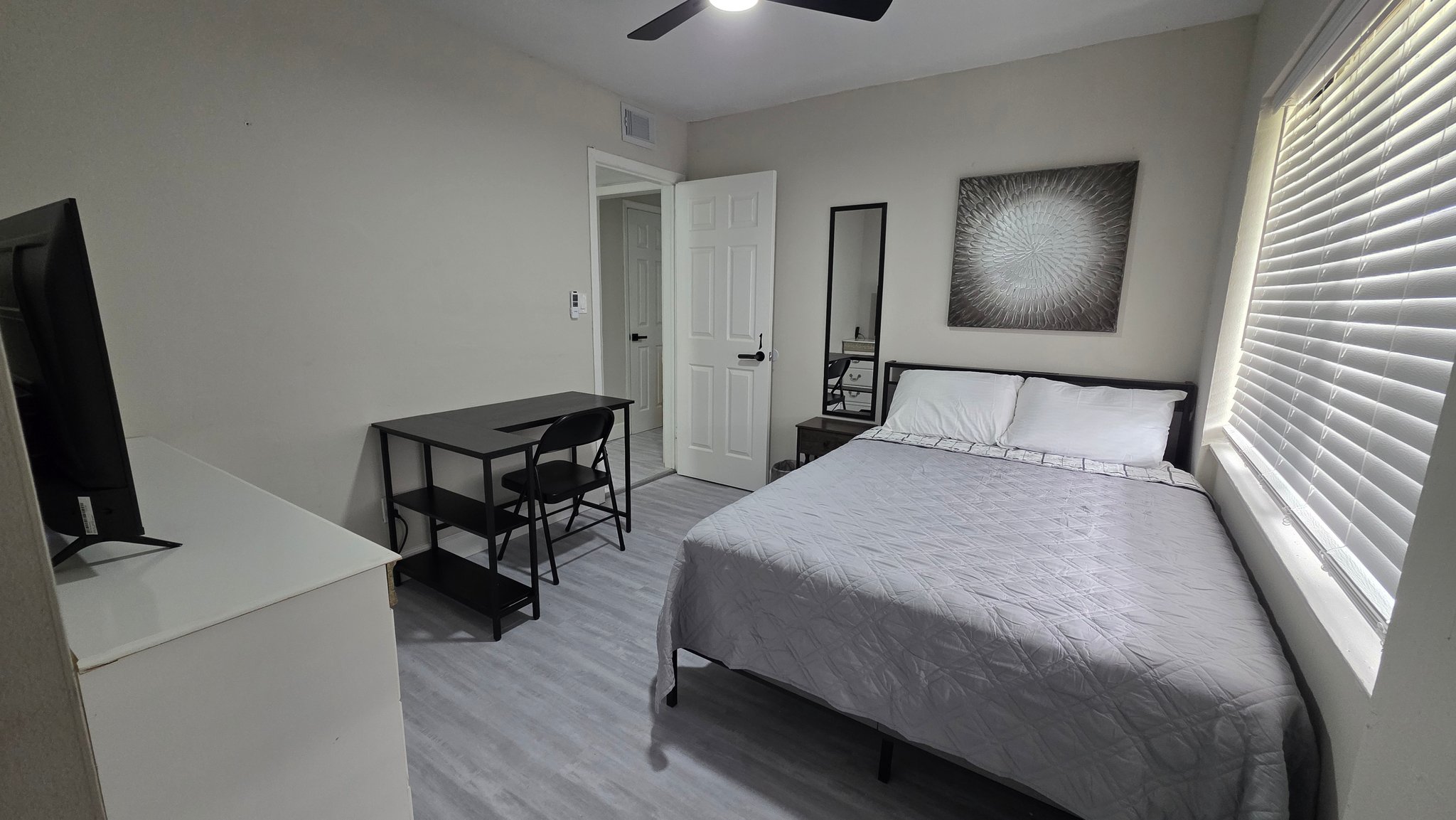 Orlando Single Room: 3624 Westwood Rd. Orlando, FL 32808