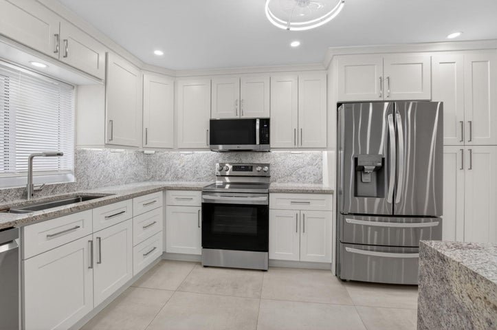 Delray Beach Townhome: 6049 VIA DIANA