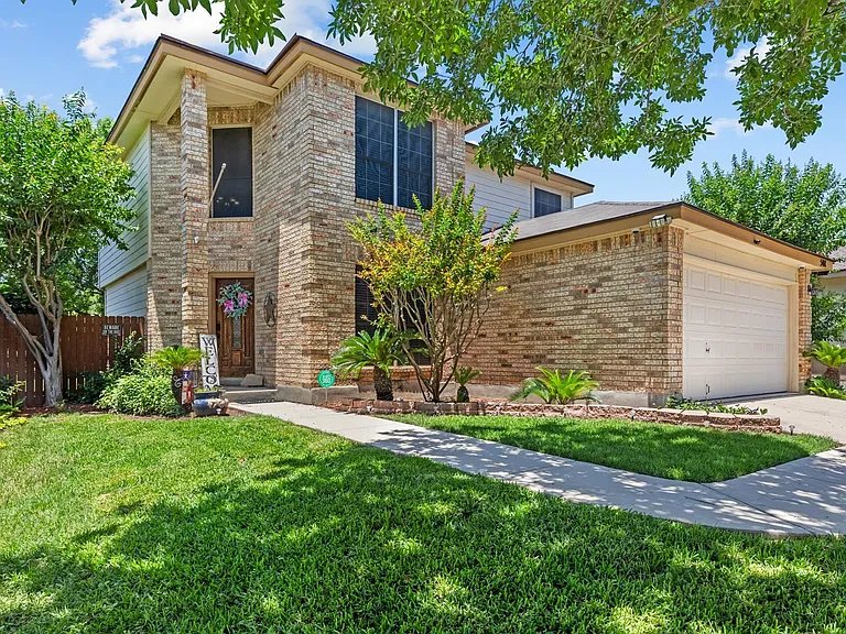 San Antonio House: 5011 Wood Glen Dr