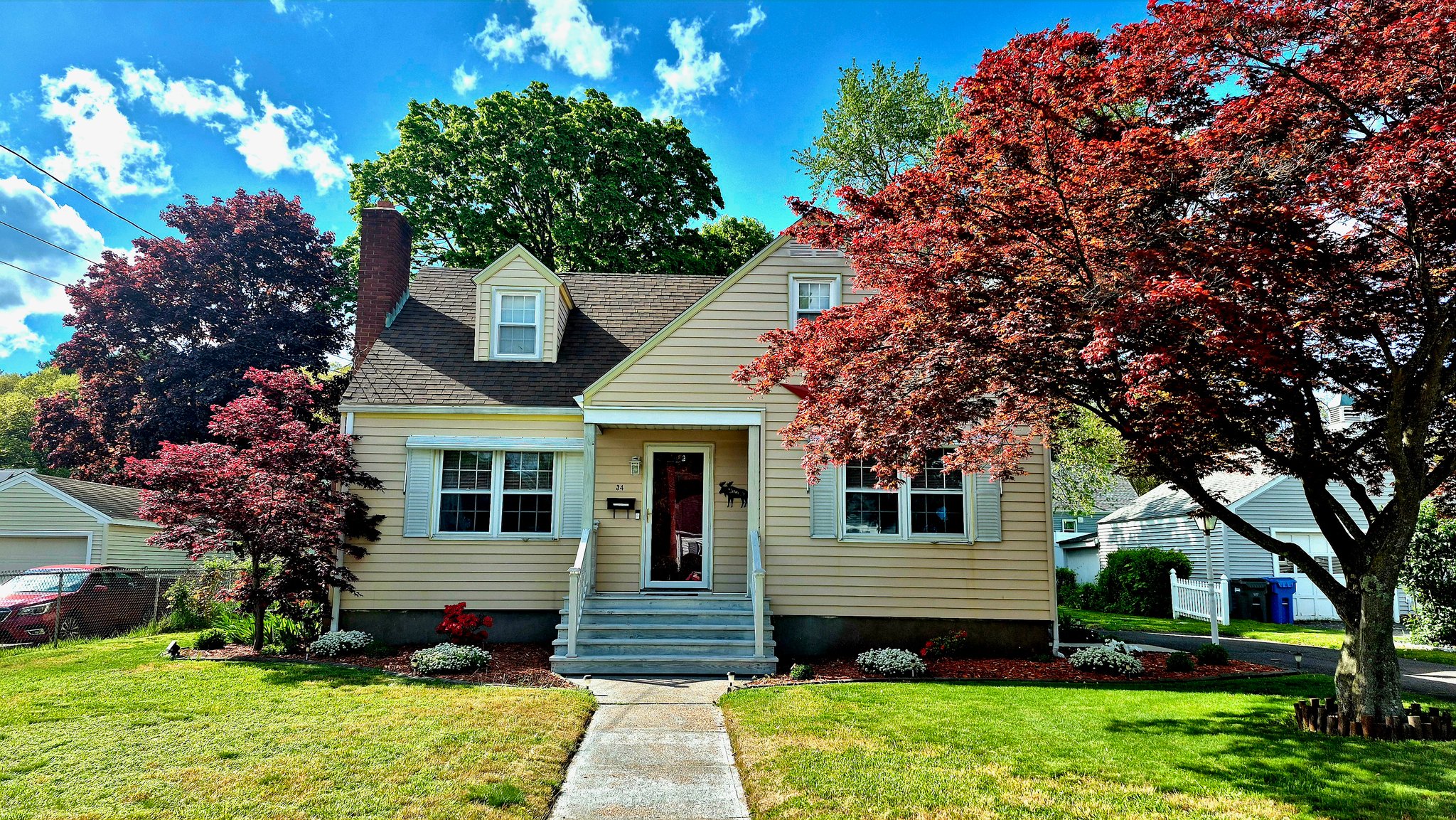 Manchester House: 34 Englewood Dr.