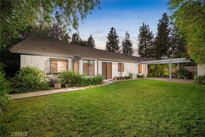 Claremont House: 1220 Shepherd Way