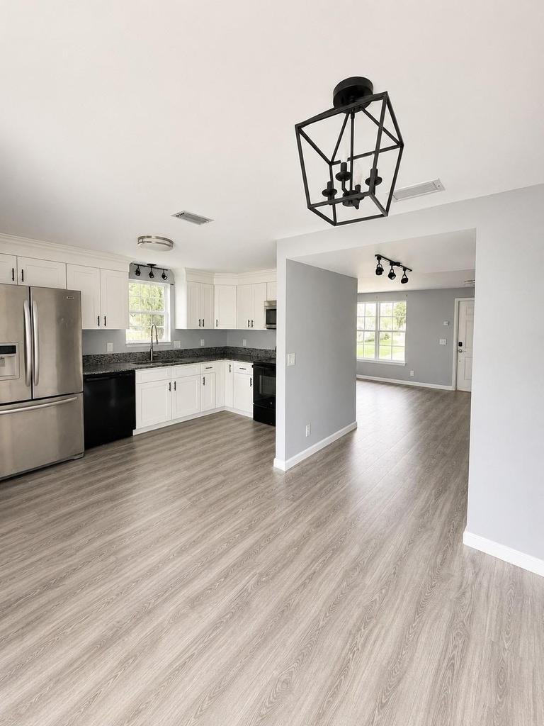 Jupiter Townhome: 218 Old English Drive