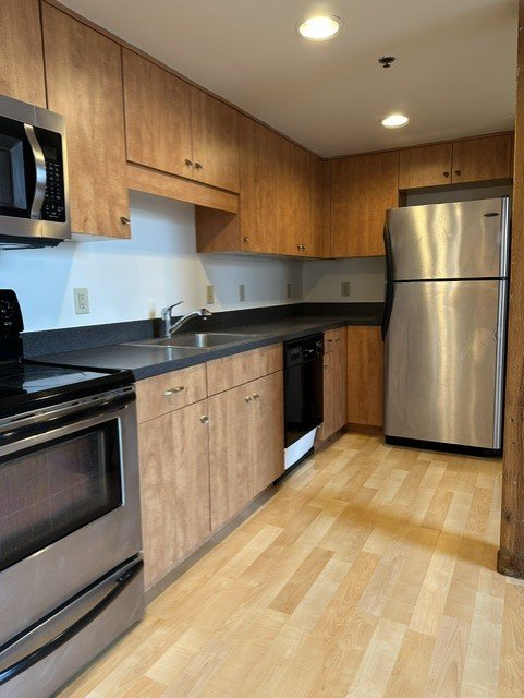 Brockton Condo: 147 Centre St