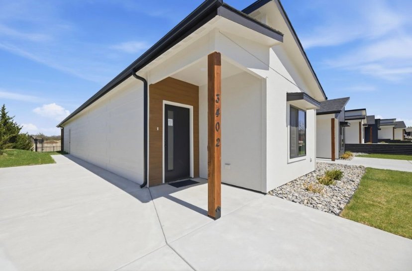Wichita House: 3402 E Thunder St