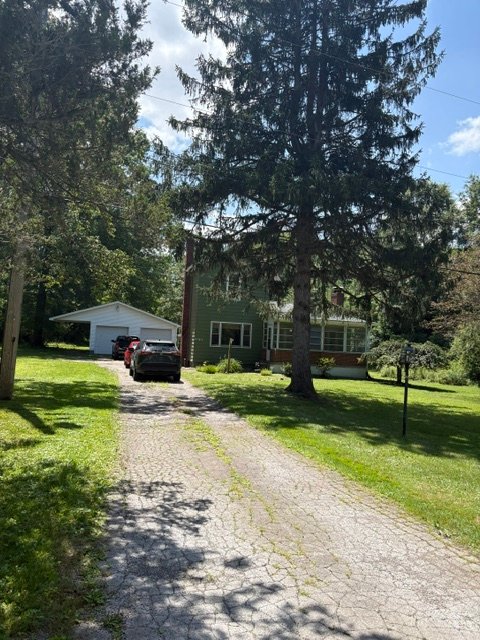 Lowellville House: 4167 Oak Street Ext.