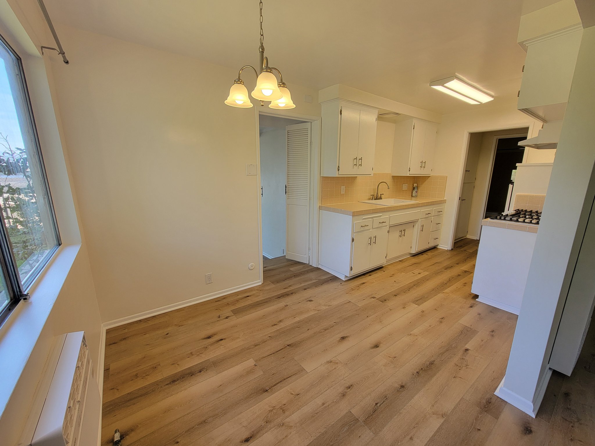 Van Nuys Apartment: 13530 Leadwell St