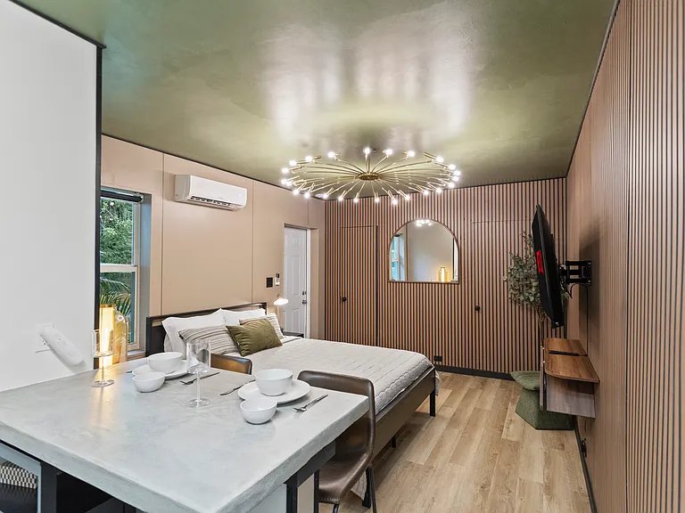 Miami Single Room: 499 NE 112th St