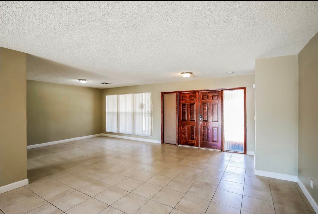 Hollywood House: 1810 N 47th ave