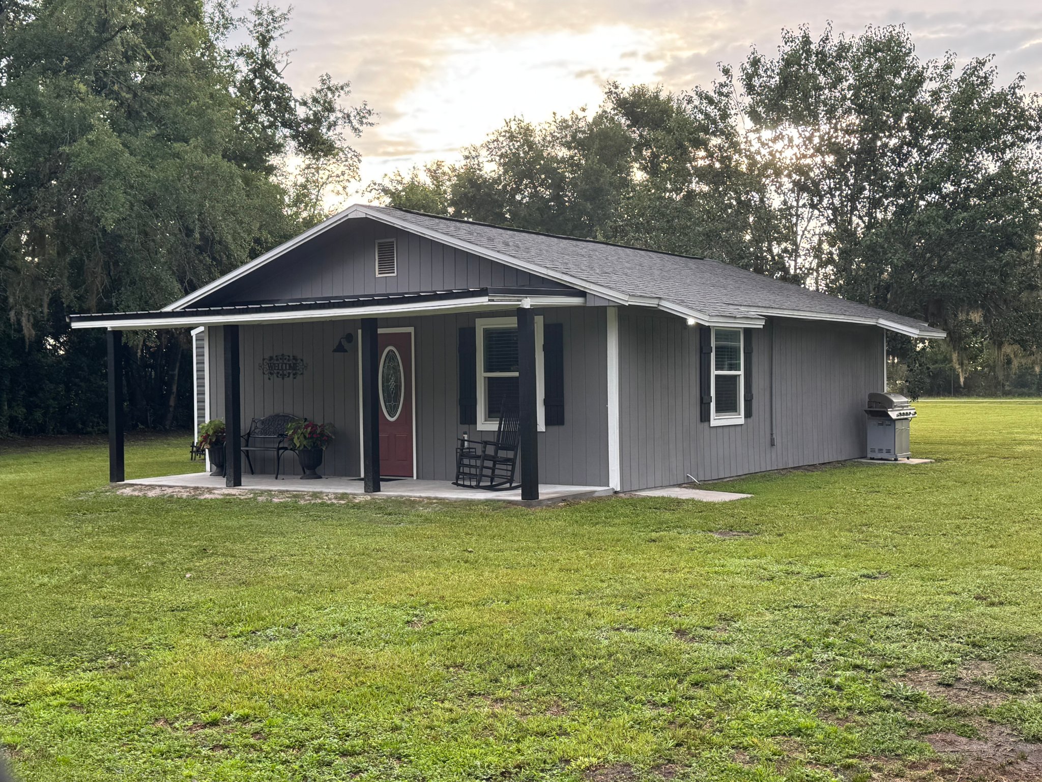 Lake City House: 230 SE Boy Way