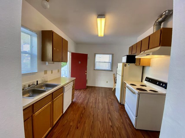 Seattle Apartment: 4226 7th Ave NE