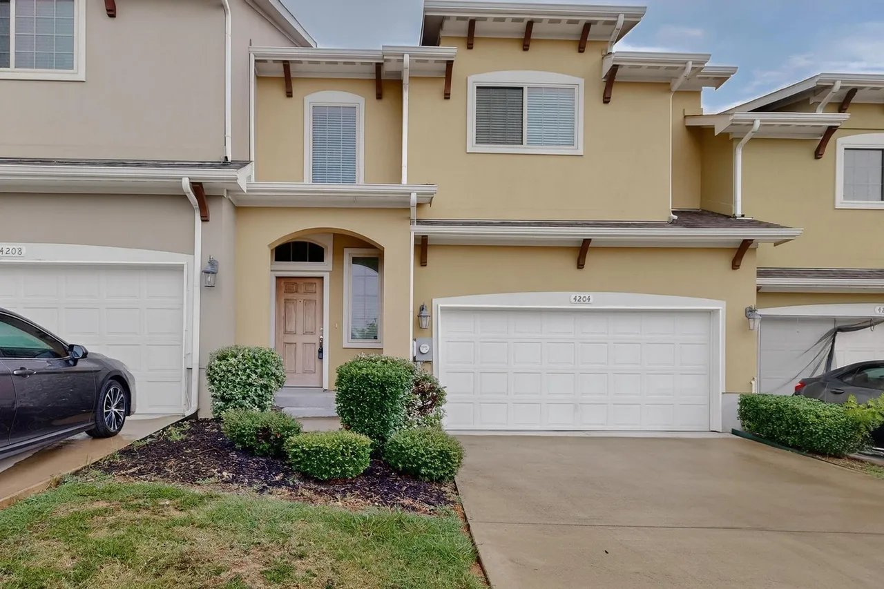 Irving Townhome: 4204 NIA Drive