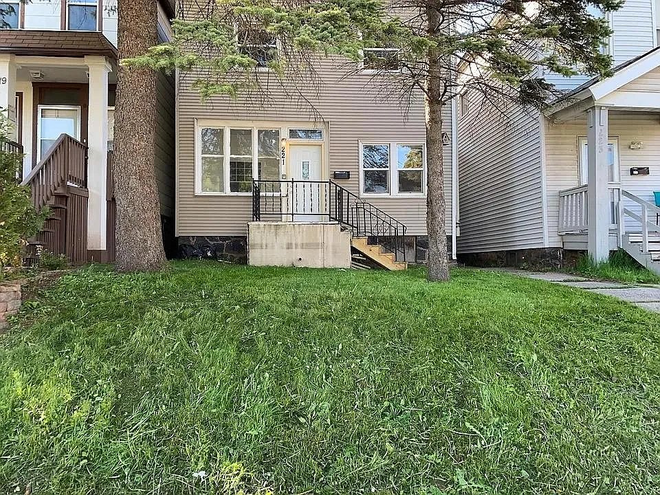 Duluth House: 221 E 5th St
