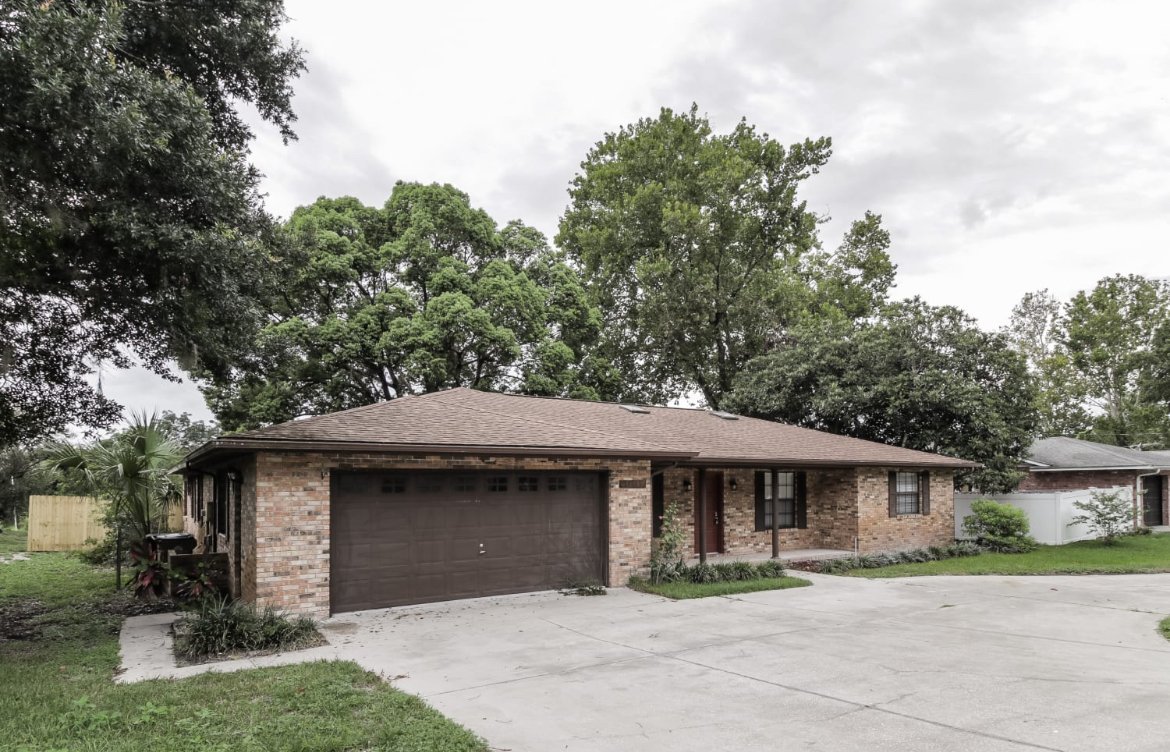 Leesburg House: 34137 Radio Rd,