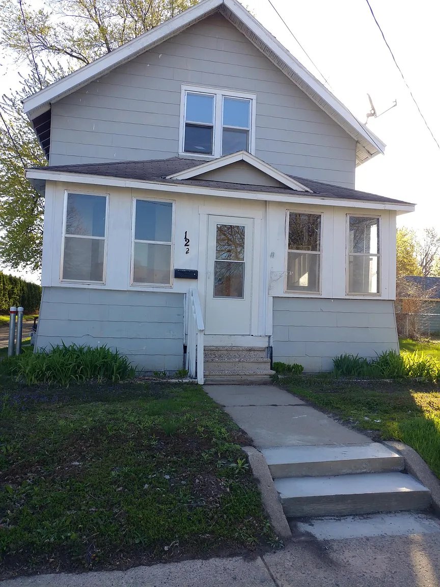 Saint Cloud House: 122 5th Ave SE