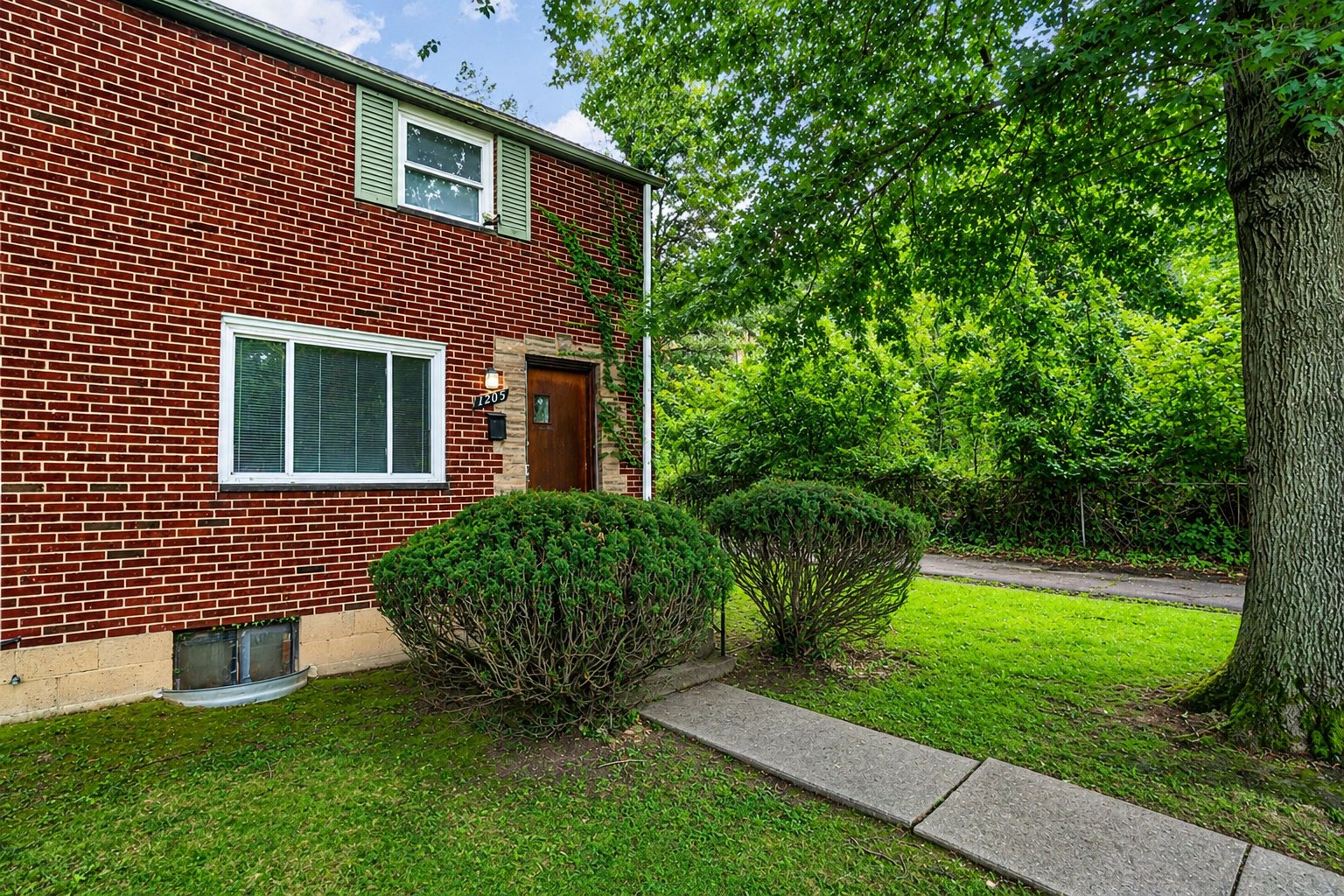 Pittsburgh Townhome: 1205 Labelle ave