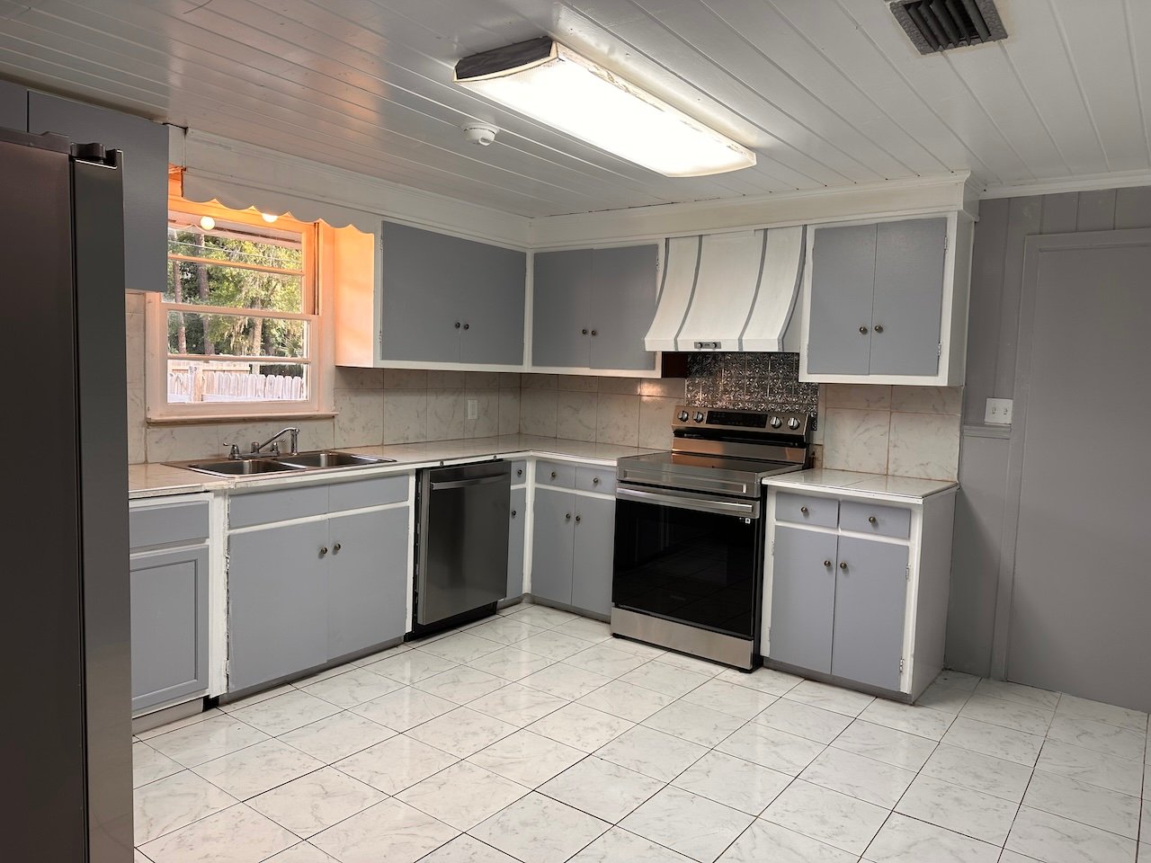 Brunswick House: 533 Scranton Rd