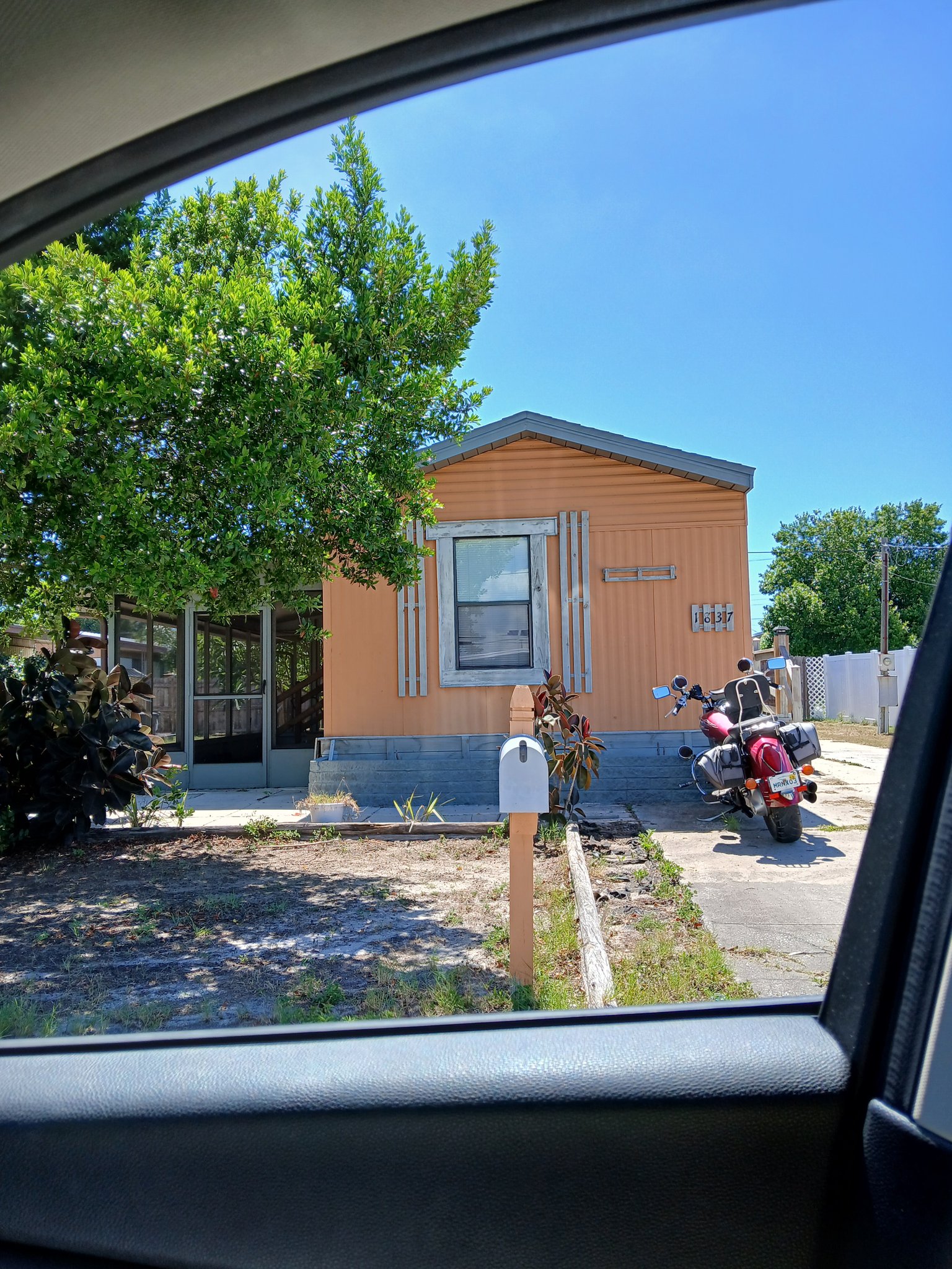 Holiday House: 1837 holiday dr