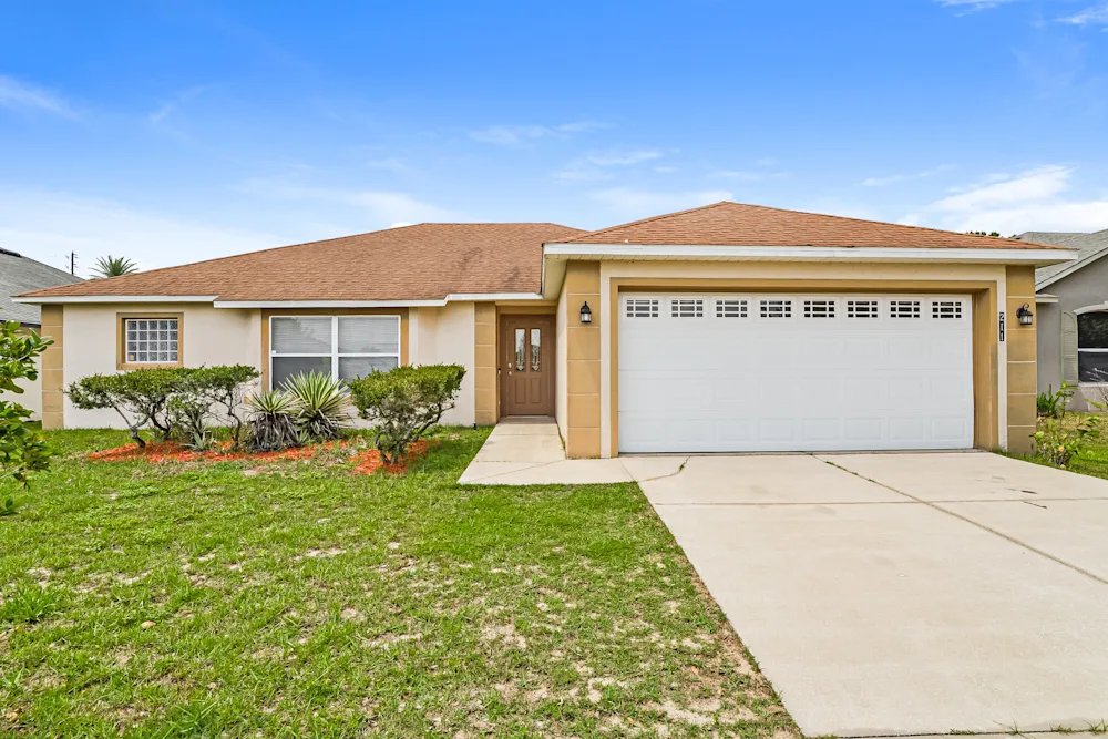 Groveland House: 211 Compass Rose Dr
