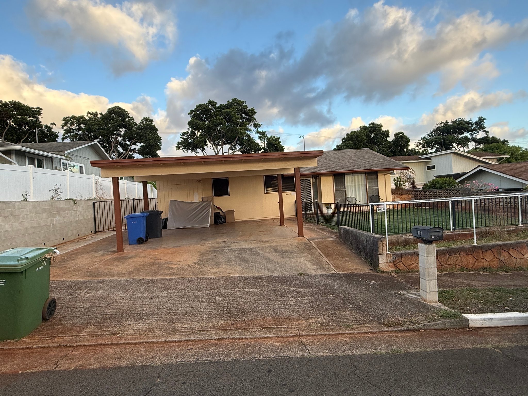 Pearl City House: 1908 Palamoi Street