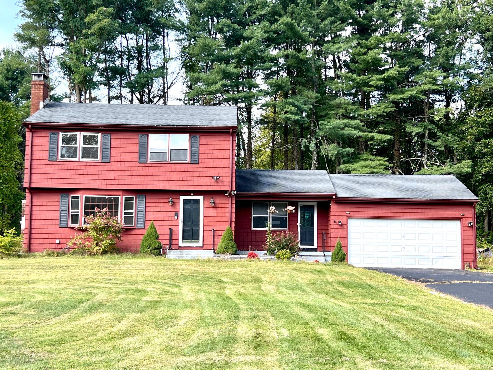 Avon House: 13 Meadowbrook Ln