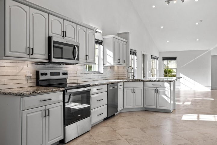 Davie Townhome: 11110 SW 9th Place